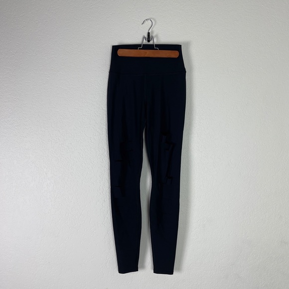 ❌SOLD❌ Alo Yoga High Waist Ripped Warrior Legging - Picture 6 of 10